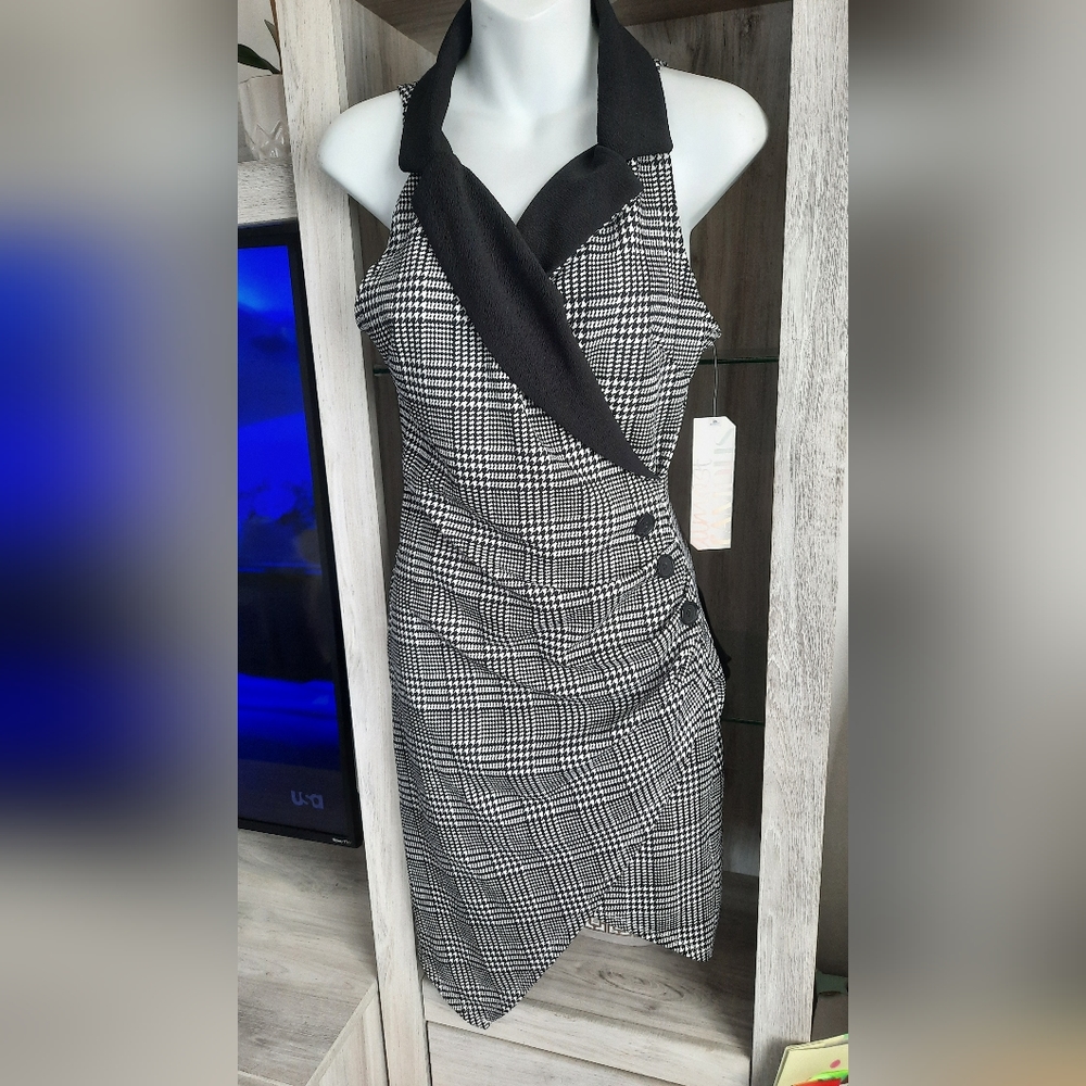 Almost-famous-houndstooth-above-knee dress  SZ M No Tags Any More